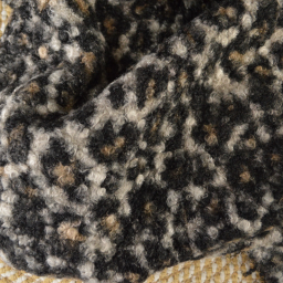 1 coupon de 1m40- Tissu bouclette effet laine motif léopard – ton beige, noir et écru