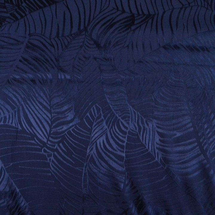 Tissu satin de viscose motif exotique fond bleu marine