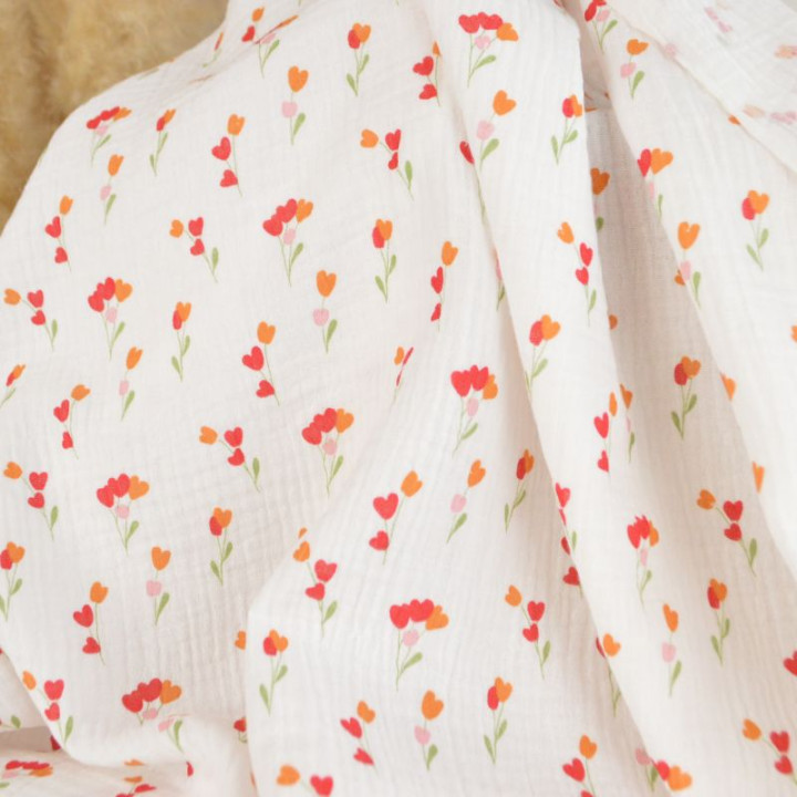 Tissu double gaze de coton Mariotte motif fleurs coeurs