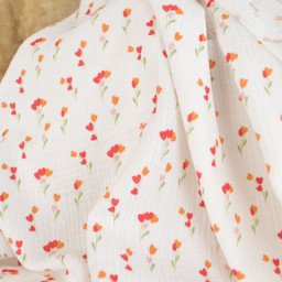 Tissu double gaze de coton Mariotte motif fleurs coeurs