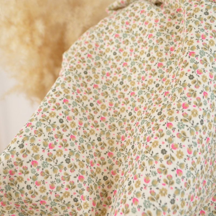 Tissu double gaze de coton Caseille fleurs rose fluo fond écru