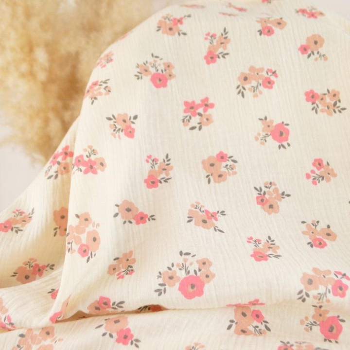Tissu double gaze de coton Molisa fleurs rose fond écru