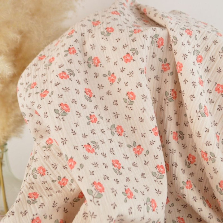 Tissu double gaze de coton Olympe fleurs rose fond latté