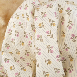 Tissu double gaze de coton Aesa fleurs vertes fond écru