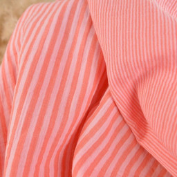 Tissu Double gaze réversible à rayures Rose et cerise - oeko tex