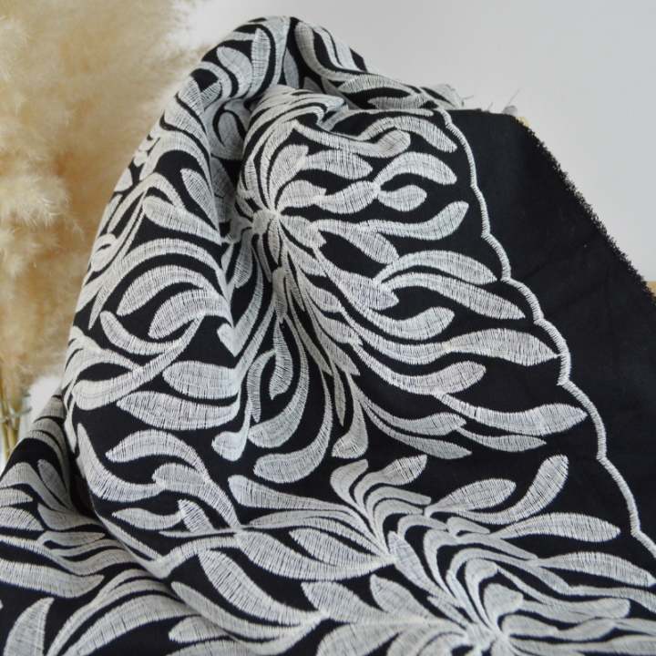 Tissu viscose lin brodé & festonné - Noir
