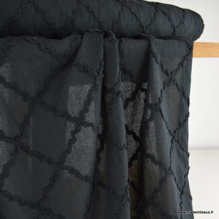 Tissu coton brodé noir losange