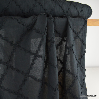 Tissu coton brodé noir losange