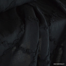 1 coupon de 80 cm de Tissu coton brodé noir losange