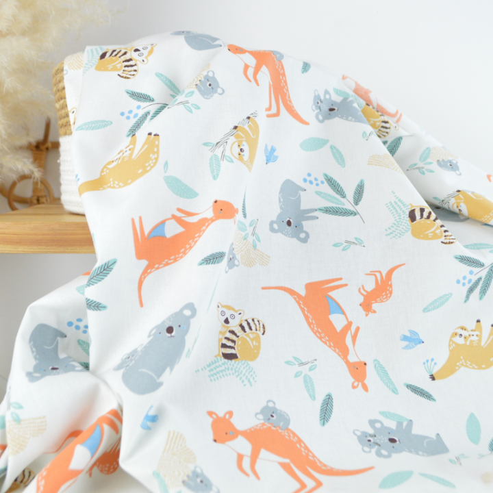 Tissu Cretonne de Coton Kangoa - Motif animaux Kangourous, koalas, lémuriens et paresseux & Fleurs