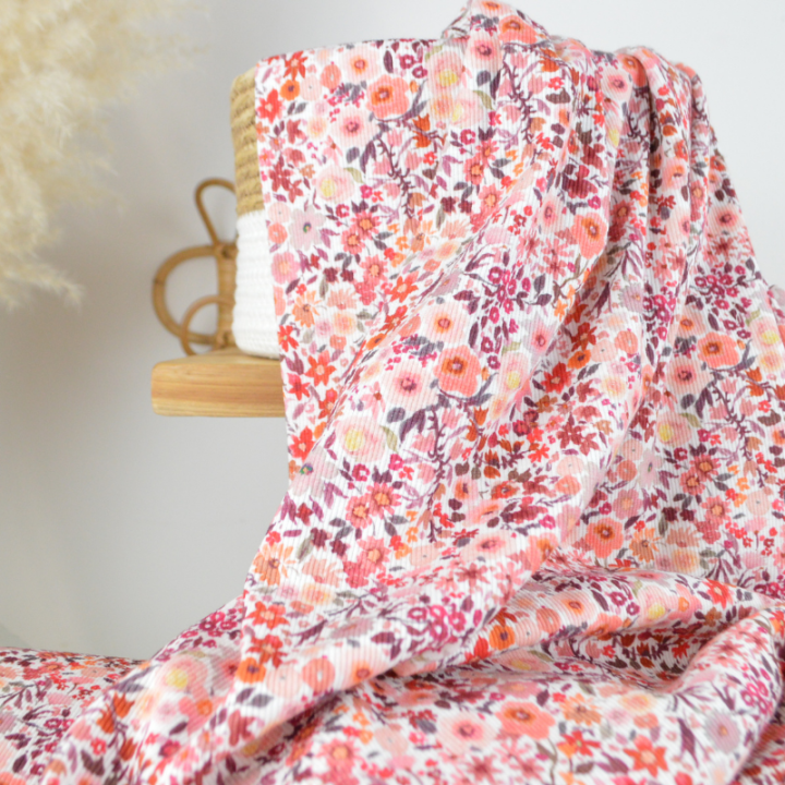 Tissu jersey côtelé motif fleurs automnales roses