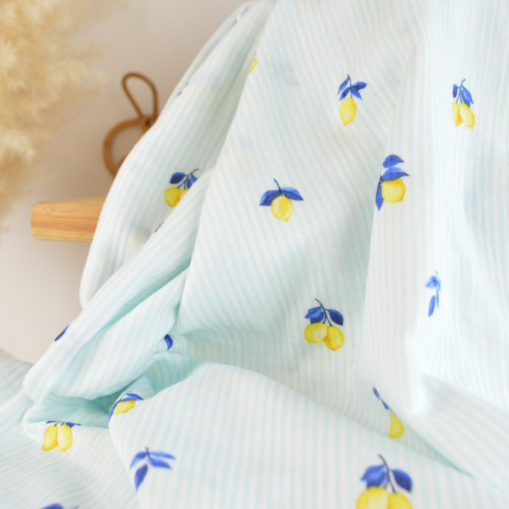 Double gaze à rayures bleues et blanches motif citrons - oeko tex