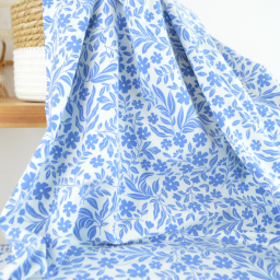 Jersey fleurs bleues fond blanc – Poppy Fabrics - OEKO TEX