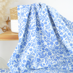 Jersey fleurs bleues fond blanc – Poppy Fabrics - oeko tex