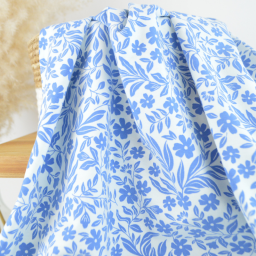 Jersey fleurs bleues fond blanc – Poppy Fabrics - OEKO TEX