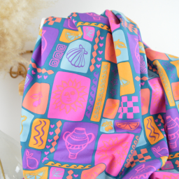 Tissu popeline de coton Poppy – motif patchwork d'été fond pétrole