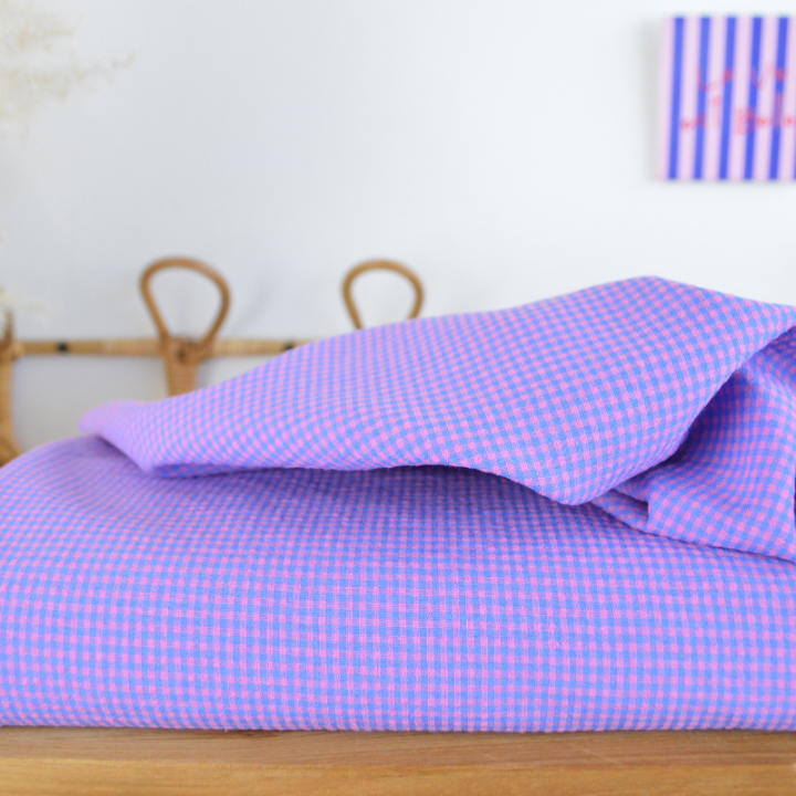 Tissu seersucker Vichy petits carreaux Bleu cobalt et rose