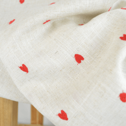 Tissu viscose lin brodé coeurs rouges - fond sable