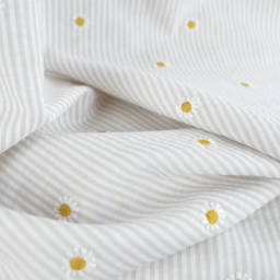 Tissu Seersucker Sable Rayures Fines Brodé Marguerites – Coton Léger Été