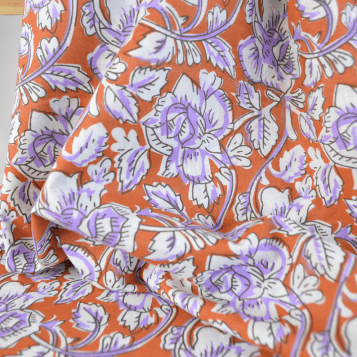 Tissu Block print Indien Churu – Motif fleurs fond terracotta