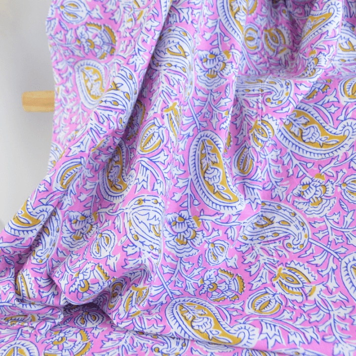 Tissu Block print Indien Pushkar – Motif fleurs fond rose
