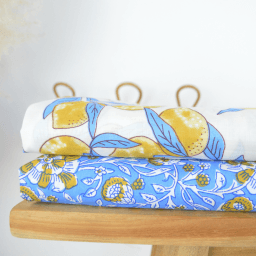 Tissu Block print Indien Barmer – Motif fleurs fond bleu