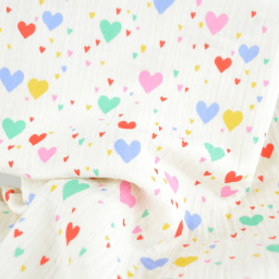 Tissu double gaze de coton Tiamo motif coeurs fond écru