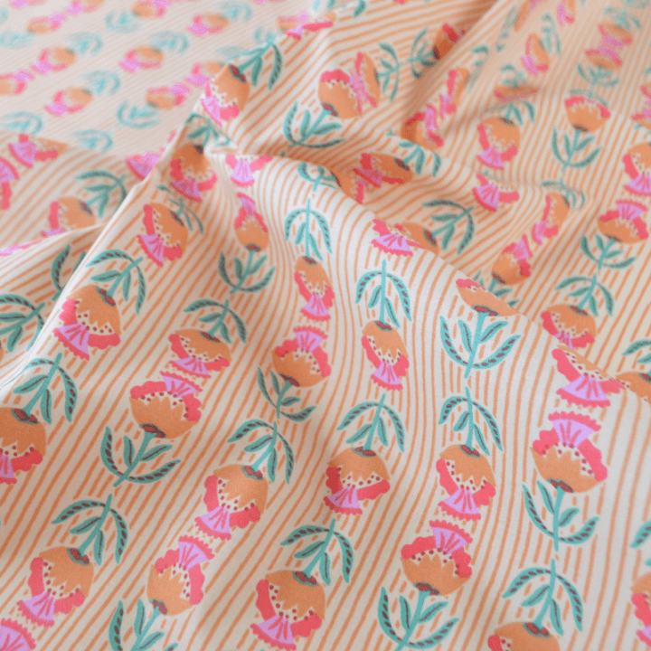 Tissu coton Enduit Surie motif fleurs indiennes vert et rose