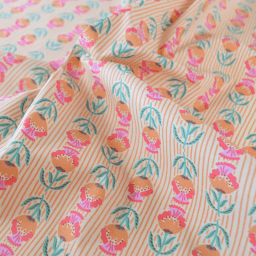Tissu coton Enduit Surie motif fleurs indiennes vert et rose