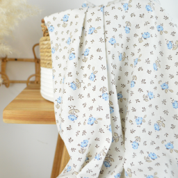 Tissu Cretonne de Coton Olympe motif fleurs bleues fond ecru