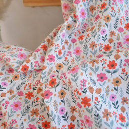 Tissu Cretonne de Coton Maddy motif fleurs roses fond écru