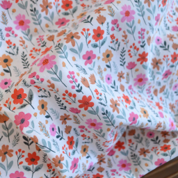 Tissu Cretonne de Coton Maddy motif fleurs roses fond écru