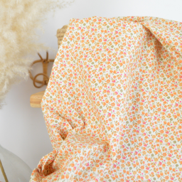 Tissu Cretonne de Coton Caseille motif fleurs roses et oranges