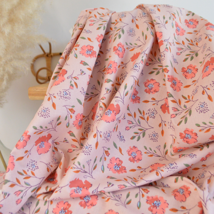 Tissu cretonne coton Josy motif fleurs rouges fond pêche - OEKO TEX