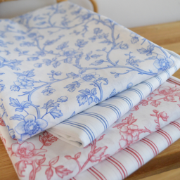 Tissu Regence en coton motif rayures bleues fond blanc - OEKO TEX