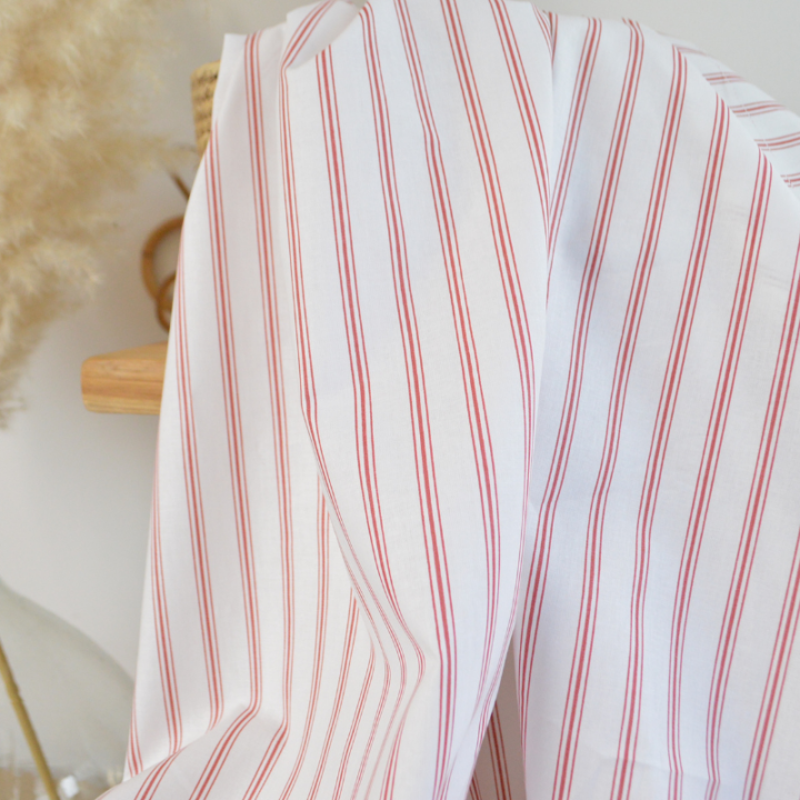 Tissu Regence en coton motif rayures rouges fond blanc - OEKO TEX
