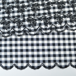 Tissu popeline Vichy festonnée et brodée - Noir et blanc