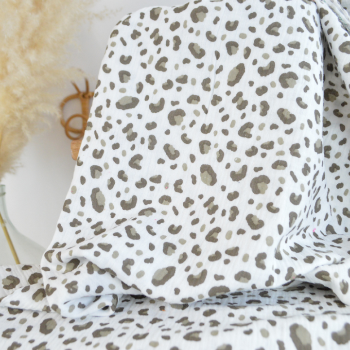 Tissu double gaze motif léopard taupe fond blanc cassé - OEKO TEX