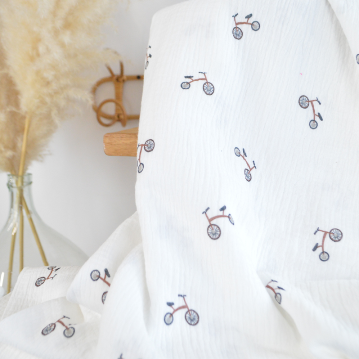 Tissu double gaze motif vélos fond blanc cassé - OEKO TEX