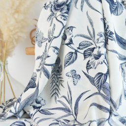 Tissu viscose lin motif grandes fleurs marine - blanc cassé