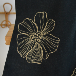Tissu viscose lin motif fleurs sables fond noir