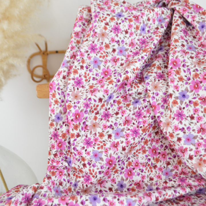 Jersey fleurs fuchsia et parme fond blanc cassé – Poppy Fabrics - OEKO TEX