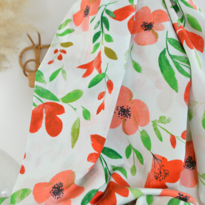 Tissu popeline de viscose Rebecca - motif fleurs vertes et roses