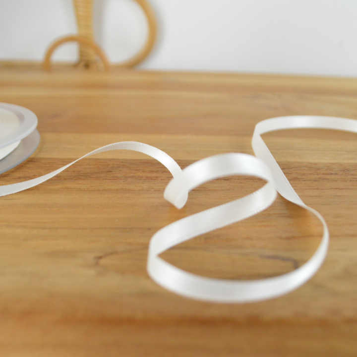 Ruban satin blanc cassé écru - 6 mm