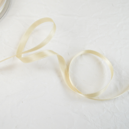 Ruban satin blanc cassé beige clair - 6 mm