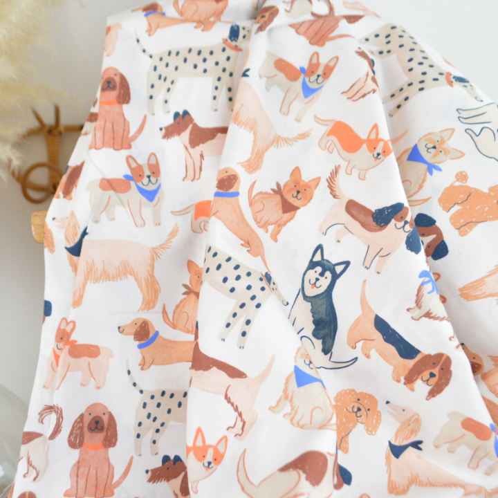 Tissu coton imprimé chiens fond blanc cassé - OEKO TEX