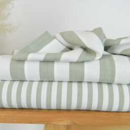 Tissu viscose tissé teinte à rayures fines vert sauge