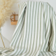 Tissu viscose tissé teinte à rayures fines vert sauge