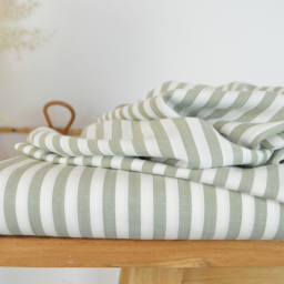 Tissu viscose tissé teinte à rayures fines vert sauge