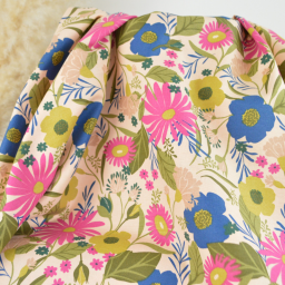 Tissu canva Loricette type bachette motif fleurs bleues et roses fond écru